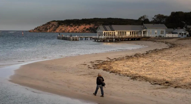 Апартаменты Дуплекс Alice's Palace, 2-minute walk to lifeguard patrolled surf beach
