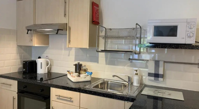 Serviced Apartment Bristol One-Bedroom Southmead Hospital MOD Airbus