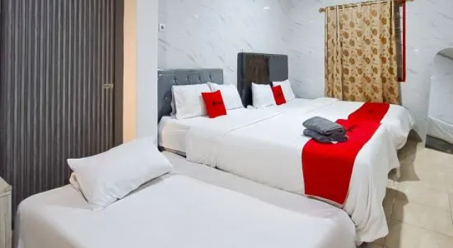 Suite RedDoorz Syariah near Ciledug Station