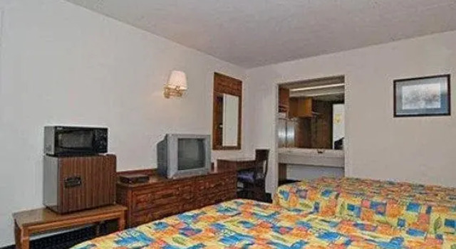 Holiday Inn Express Brevard City Center by IHG, Забронировать Отель Бревэрд Северная Каролина, рядом с Бревардский колледж