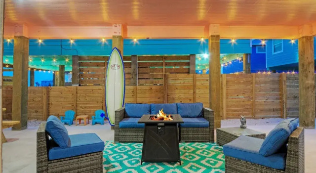 Коттедж Sleeps 21, 2 Homes Private Pool, Patio Lounge w/ Fire Pit, Bar, TV, & Games