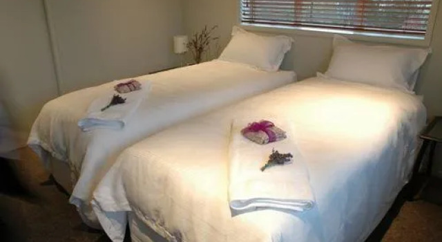 Lavender Hill, Book Hotel Riverhead Auckland Region