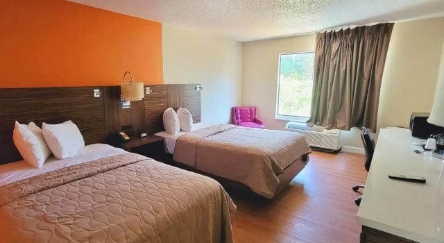 Четырёхместный номер Deluxe Studios & Suites 4 Less Charlotte