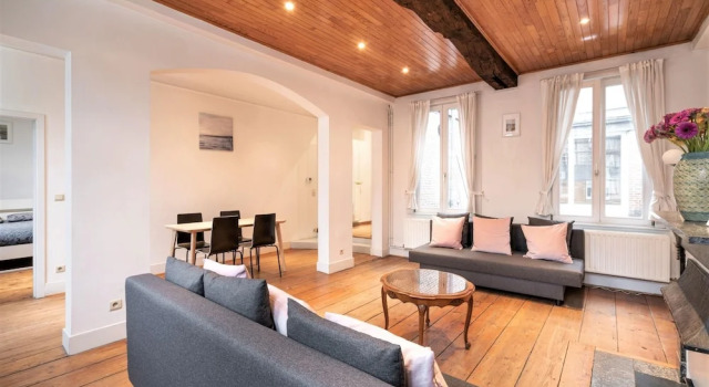 Deluxe Capital Street Stay for 12