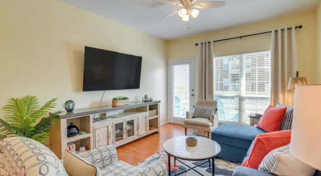 Great Location! Quiet Galveston Gem 1 Mi to Shore, Забронировать Апартаменты/квартира Галвестон Texas Gulf Coast, рядом с UTMB Health John Sealy Hospital