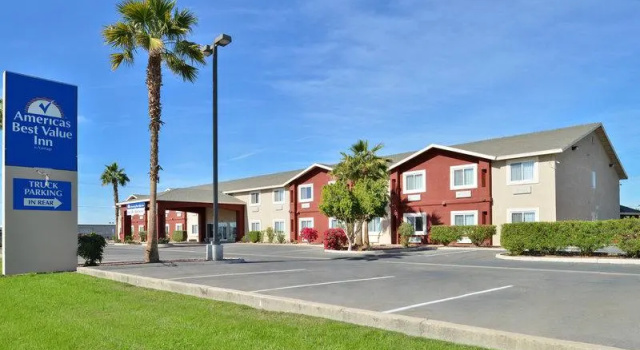 Четырёхместный номер Standard Americas Best Value Inn Westmorland