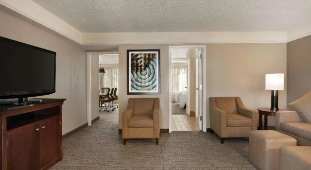 2 rooms Family Suite Embassy Suites Brunswick