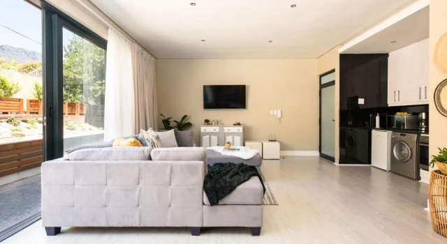 Апартаменты Cambridge Suites - #2 Cool & Spacious