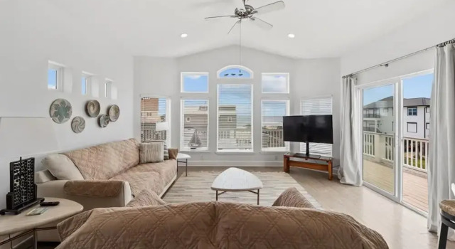 Beachfront 5BR Home With Ocean Views, Забронировать Дом для отпуска Коттеджи Палм-Кост, Коттедж