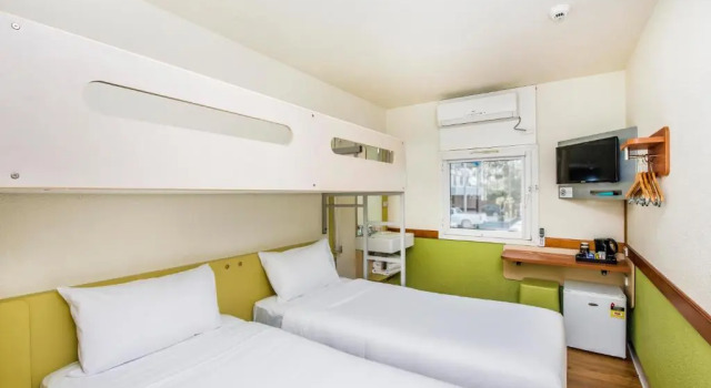 Четырёхместный номер Standard ibis Budget - Newcastle