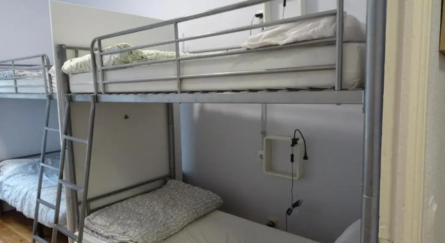 Pat în dormitor Aloha Hostel