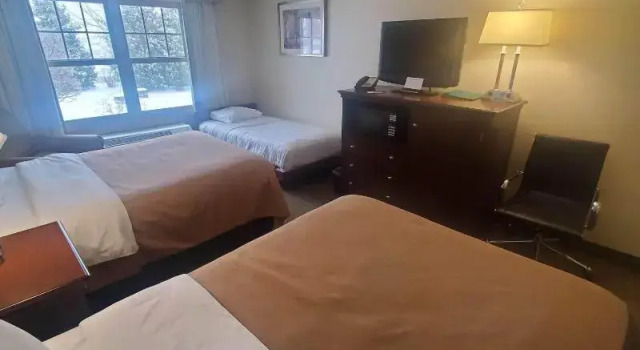 Четырёхместный номер Standard Country Inn at the Mall