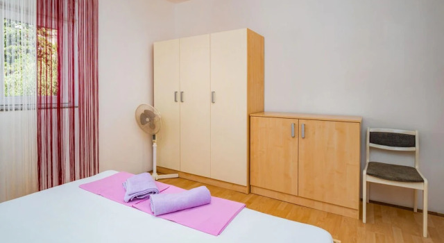 Amazing Apartment in Rab With Wifi and 1 Bedrooms, Prenota Appartamento Arbe 
