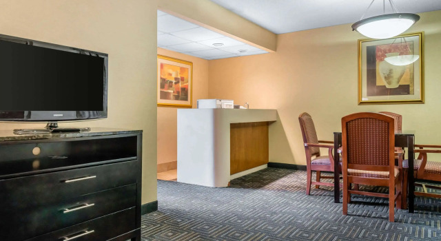 Quality Inn & Suites Mall of America - MSP Airport, Varaa Hotelli Hotellit Minnesota pysäköinnillä, Pysäköinti