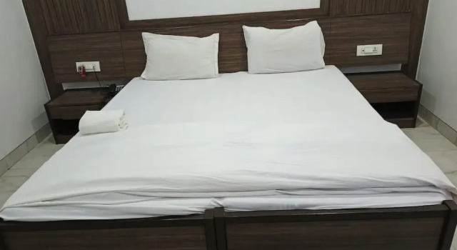 Hotel Kala Sagar, Забронировать Отель Отели Чинчивад с бассейном, Бассейн