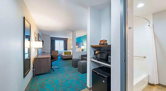 Четырёхместный люкс c 1 комнатой Comfort Inn & Suites Oklahoma City near Bricktown