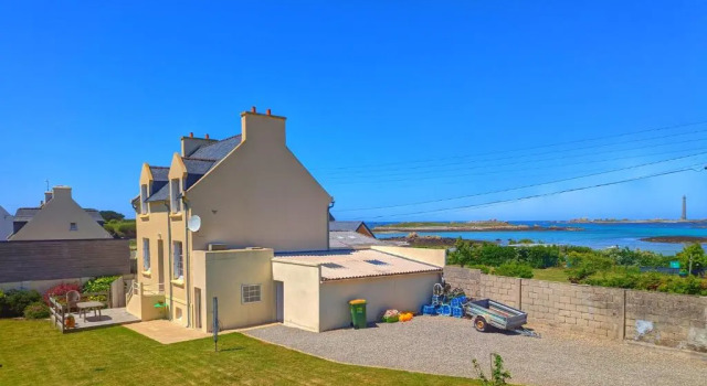 La Villa Ty Reun - Vue mer et Plage à 100m, Забронировать Вилла Отели Плугерно с парковкой, Парковка