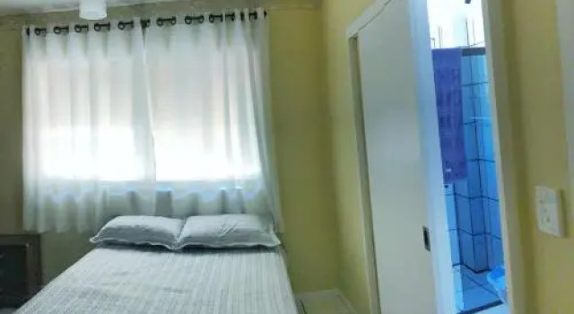 QUARTO COM SUíTE 2 QUADRAS DA PRAIA, Забронировать Отель Балнеариу-Камбориу Санта-Катарина