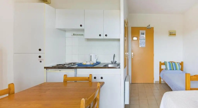 Трёхместный номер Standard с видом на окрестности Studi-Hôtel Résidence Plein Voile