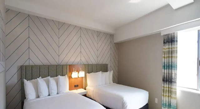 Hampton Inn Long Island City NY, Забронировать Отель Лонг-Айленд-Сити 