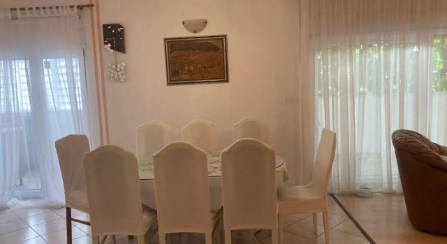 Quite beautiful apartment in the Split Neda with 4bedrooms, Prenota Appartamento Splitska 