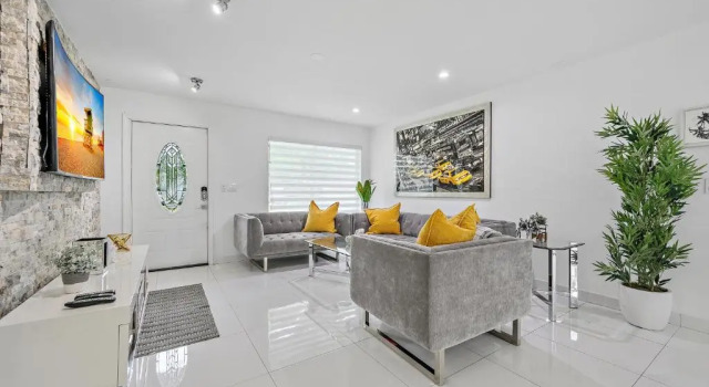 **Modern 3Bedroom W/ Stunning Backyard Area**, Забронировать Отель Дания-Бич Broward County