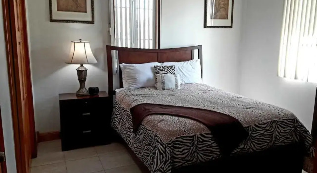 Sea Beach Suite, Rezerwuj Apartament Hotele w New Providence z parkingiem, Parking