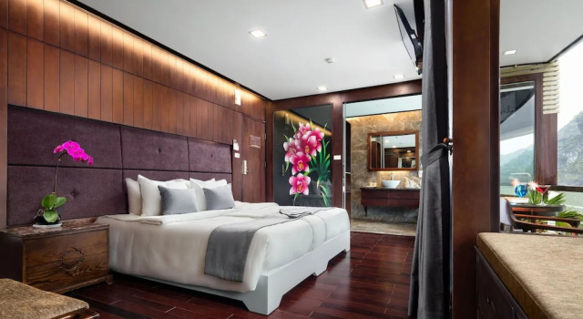 Семейный люкс с балконом Orchid Classic Cruise