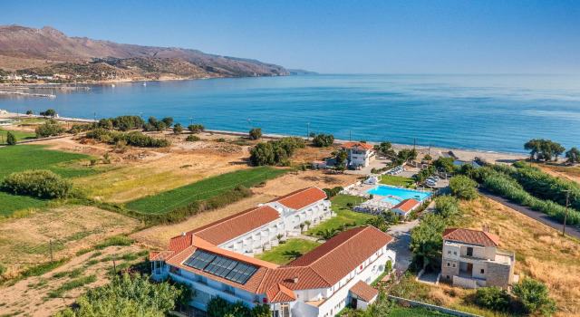 Кровать в общем номере Mrs Chryssana Beach Hotel