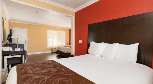 Трёхместный полулюкс Americas Best Value Inn & Suites Anaheim