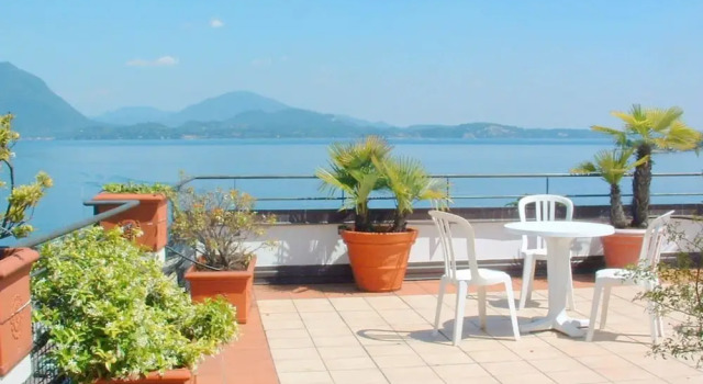 Коттедж с балконом Cozy Mansion near Lake in Baveno Italy