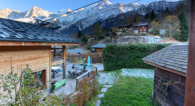 Шале Chalet of the 5 Chardons Ski-In Ski-Out