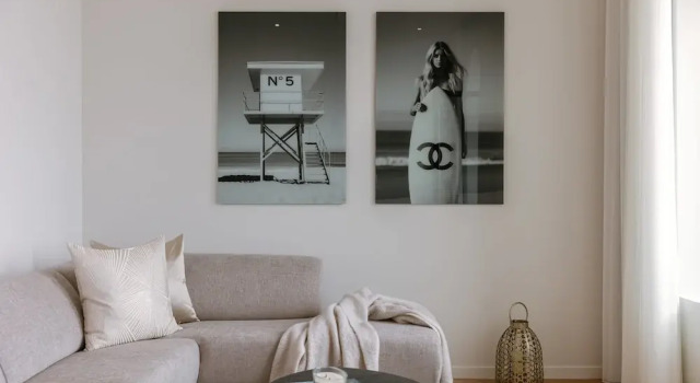 Апартаменты Stunning Seafront Apartment With Modern Comforts and Dike Views