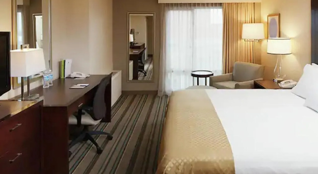 Номер Standard DoubleTree by Hilton Hotel and Conference Center Chicago North Shore