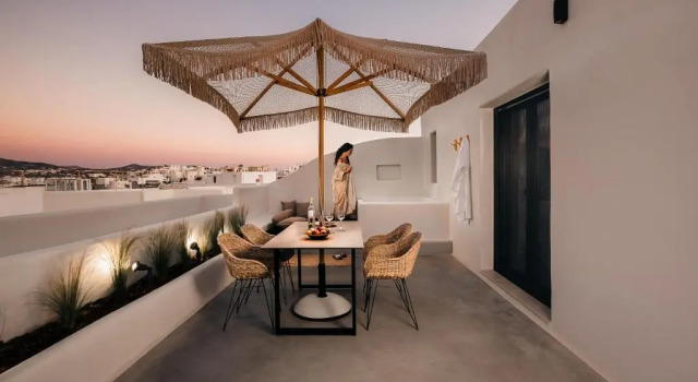 Люкс Emery Suites