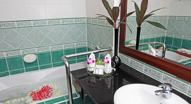 Трёхместный номер Deluxe с балконом Samui First House Hotel