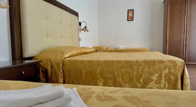 Четырёхместный номер Standard с балконом и с видом на бассейн Hotel Soleado