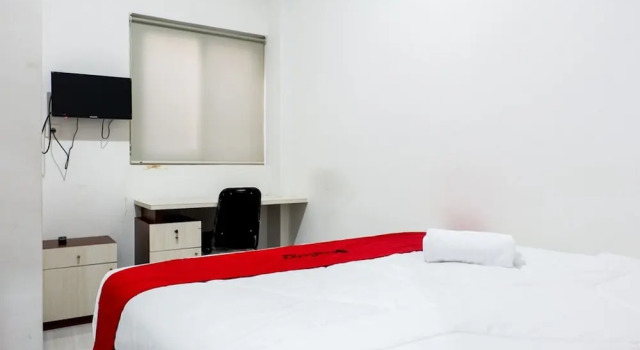 RedDoorz near Ahmad Yani Airport 2