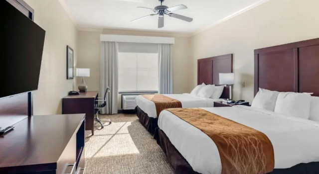 Четырёхместный люкс Comfort Inn & Suites Fort Worth West I-30 NAS JRB