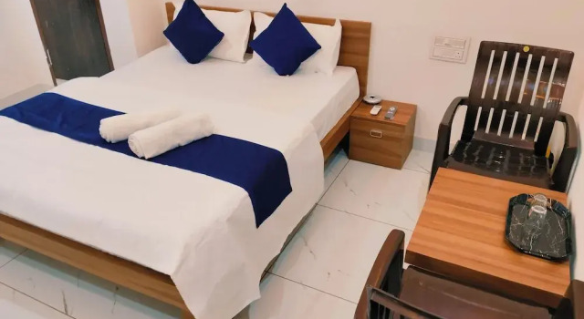 Номер Standard Hotel Bhavya Palace