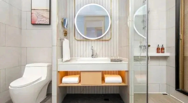 Семейный люкс Vienna Hotel