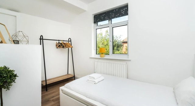 NEW Lux 3BD Family Home W/garden - North London, Забронировать Отель Отели Англии 3 звезды, 3*