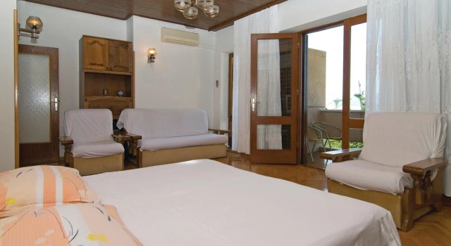 Beautiful Apartment in Krilo Jesenice With 3 Bedrooms, Đặt Căn hộ Krilo Split Region