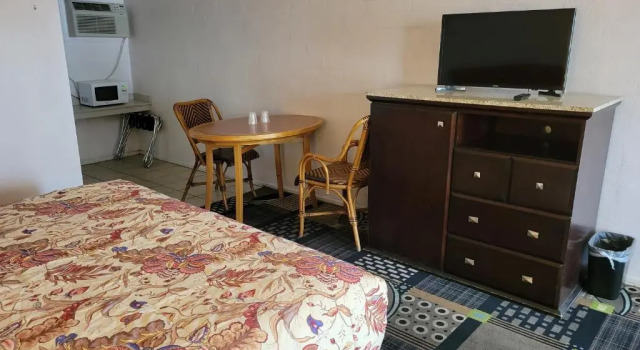 Номер Standard Emerald Inn & Lounge