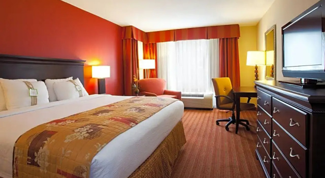 Люкс с 2 комнатами Holiday Inn Hotel & Suites - Orange Park - Wells Rd