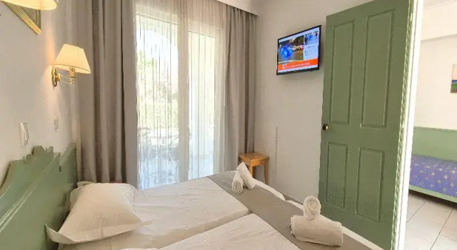 Четырёхместные апартаменты c 1 комнатой с балконом Andromeda Hotel Apartments