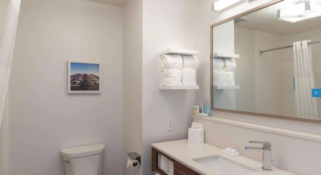 Четырёхместный номер Standard Hampton Inn & Suites Xenia Dayton