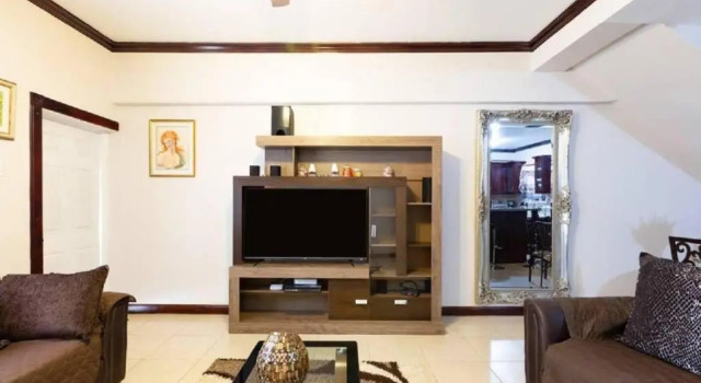 Loft - Sleeps 4 - Parking - Balcony