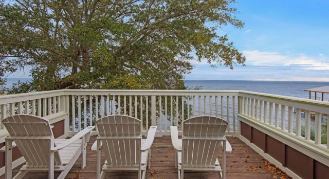 Коттедж 3br/3.ba With Dock, Deck/balcony and Fireplace