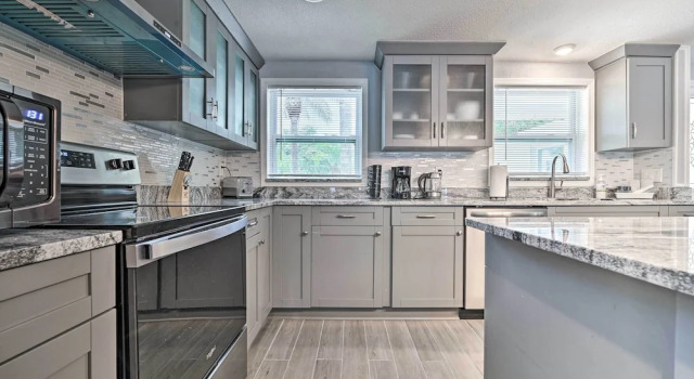 Renovated Port Richey Oasis w/ Lanai + Grill!, Buchen Sie Ferienhaus Port Richey 